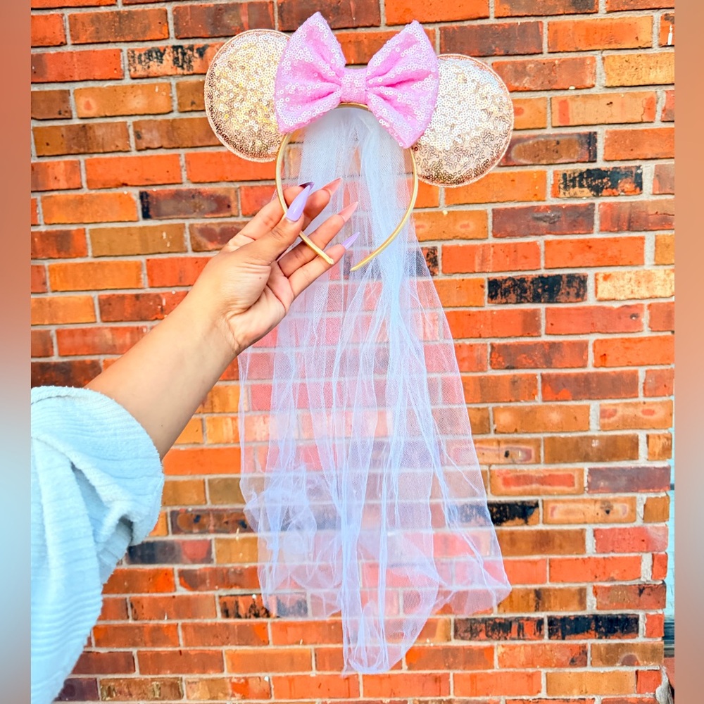 Sequin Gold Minnie Ears with Pink Bow and White Veil